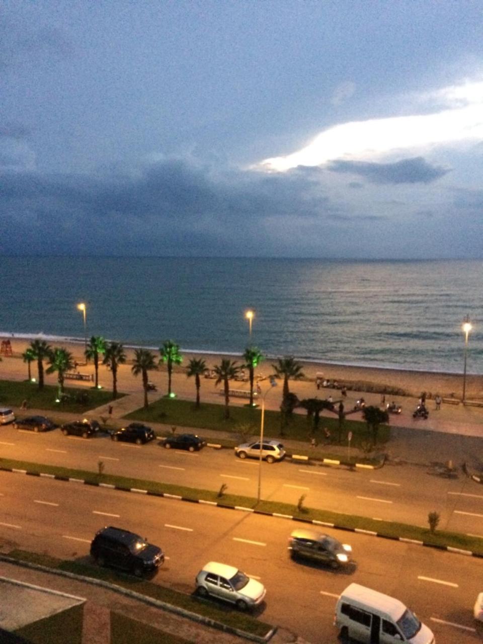 House On The Beach 巴统 外观 照片